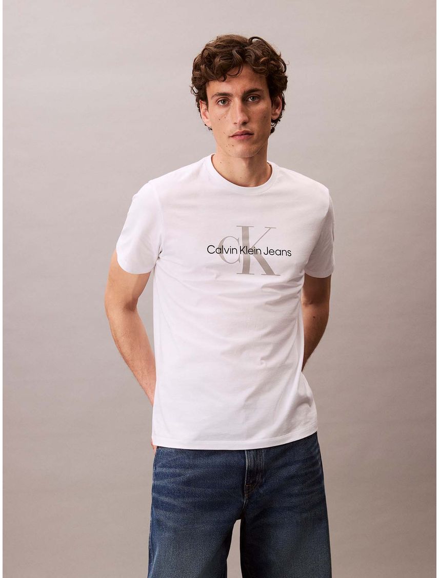 Remera con monograma