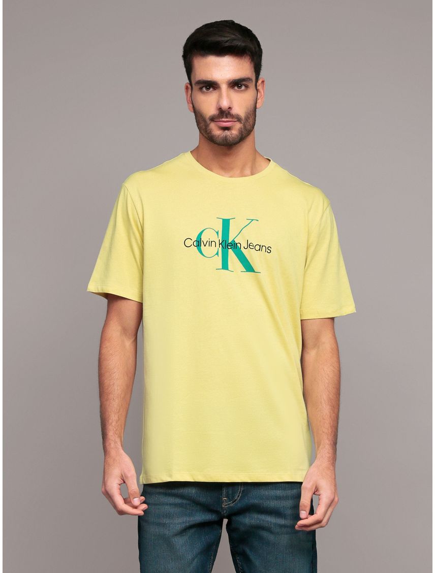 Remera con monograma