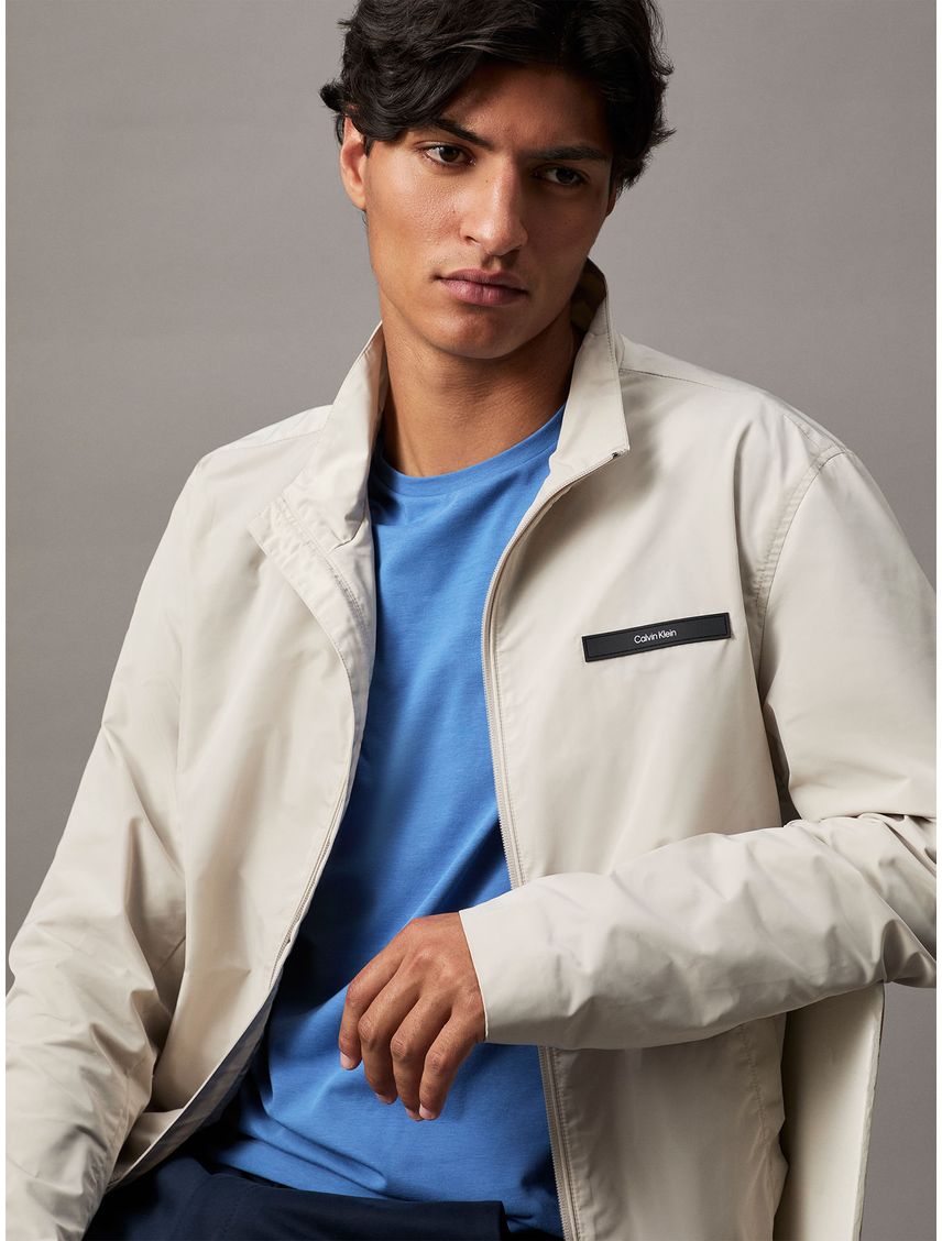 Campera essential de nailon