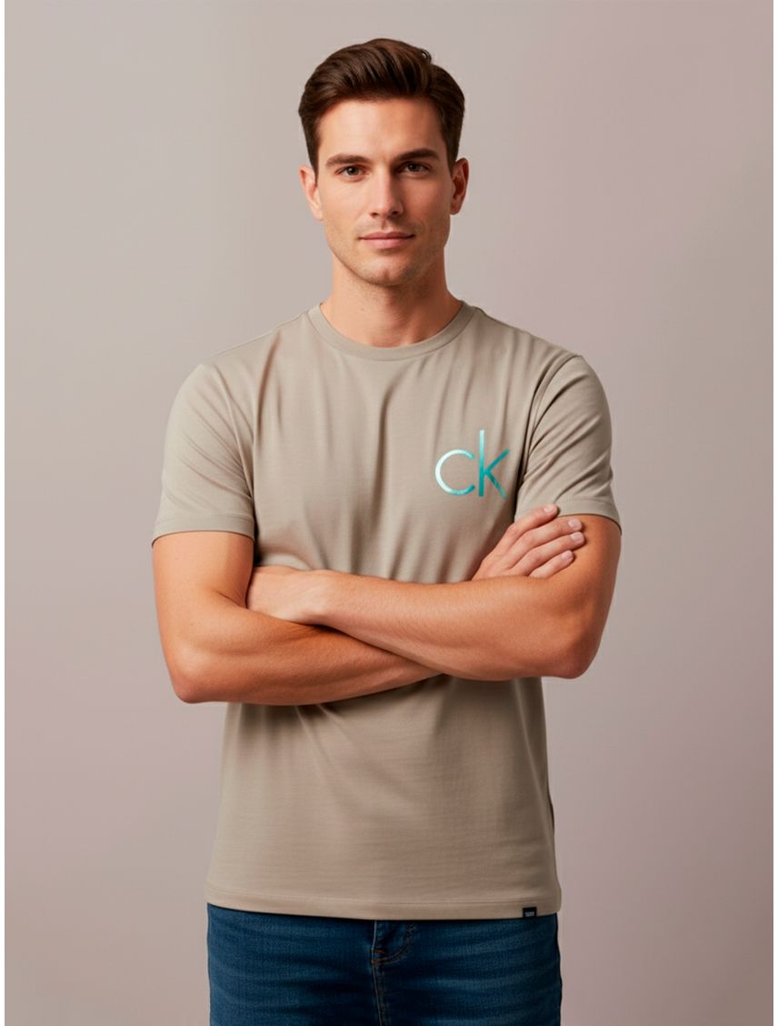 Remera con monograma en efecto difuminado