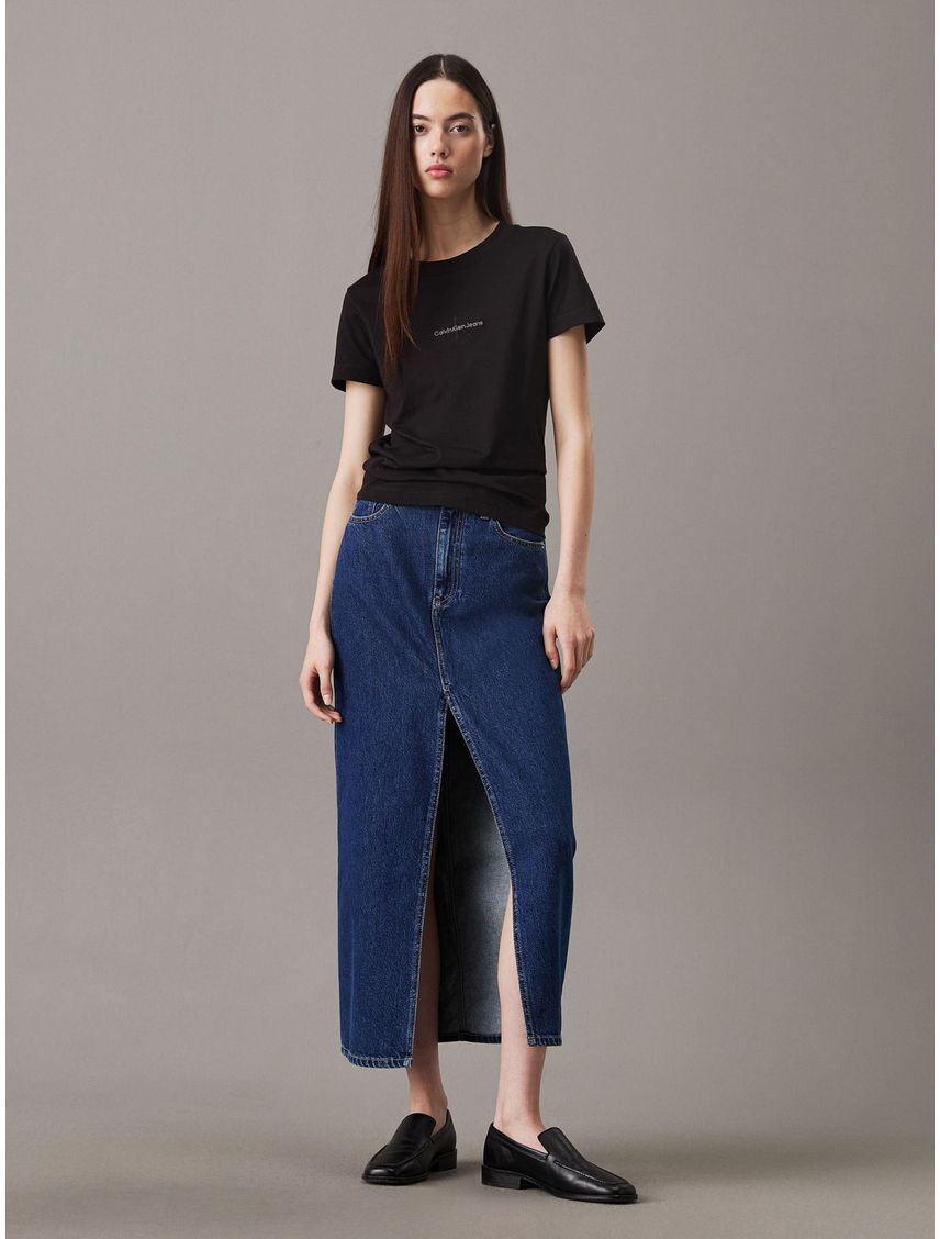 Remera slim con logotipo tonal