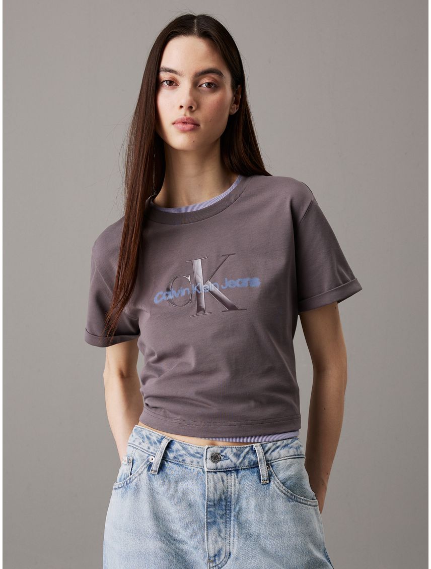 Remera con logo engomado brillante Cropped