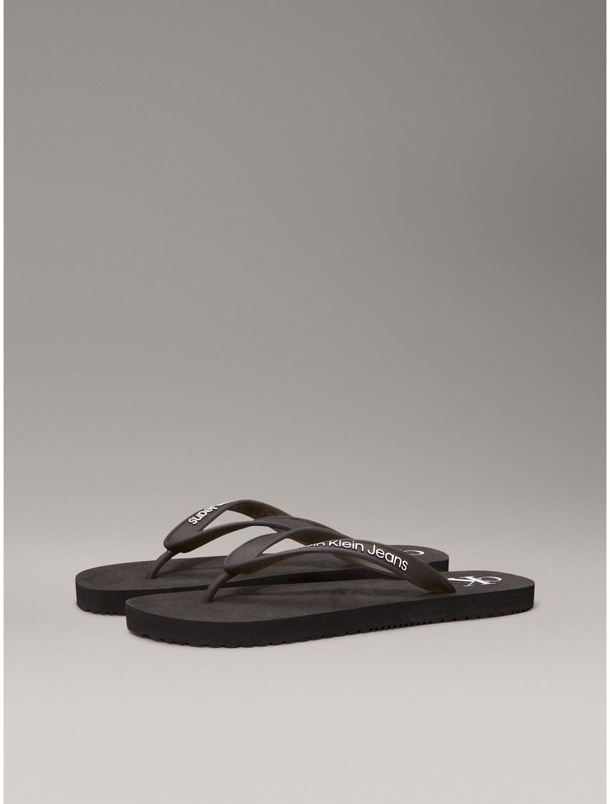 Ojotas con tiras transparentes