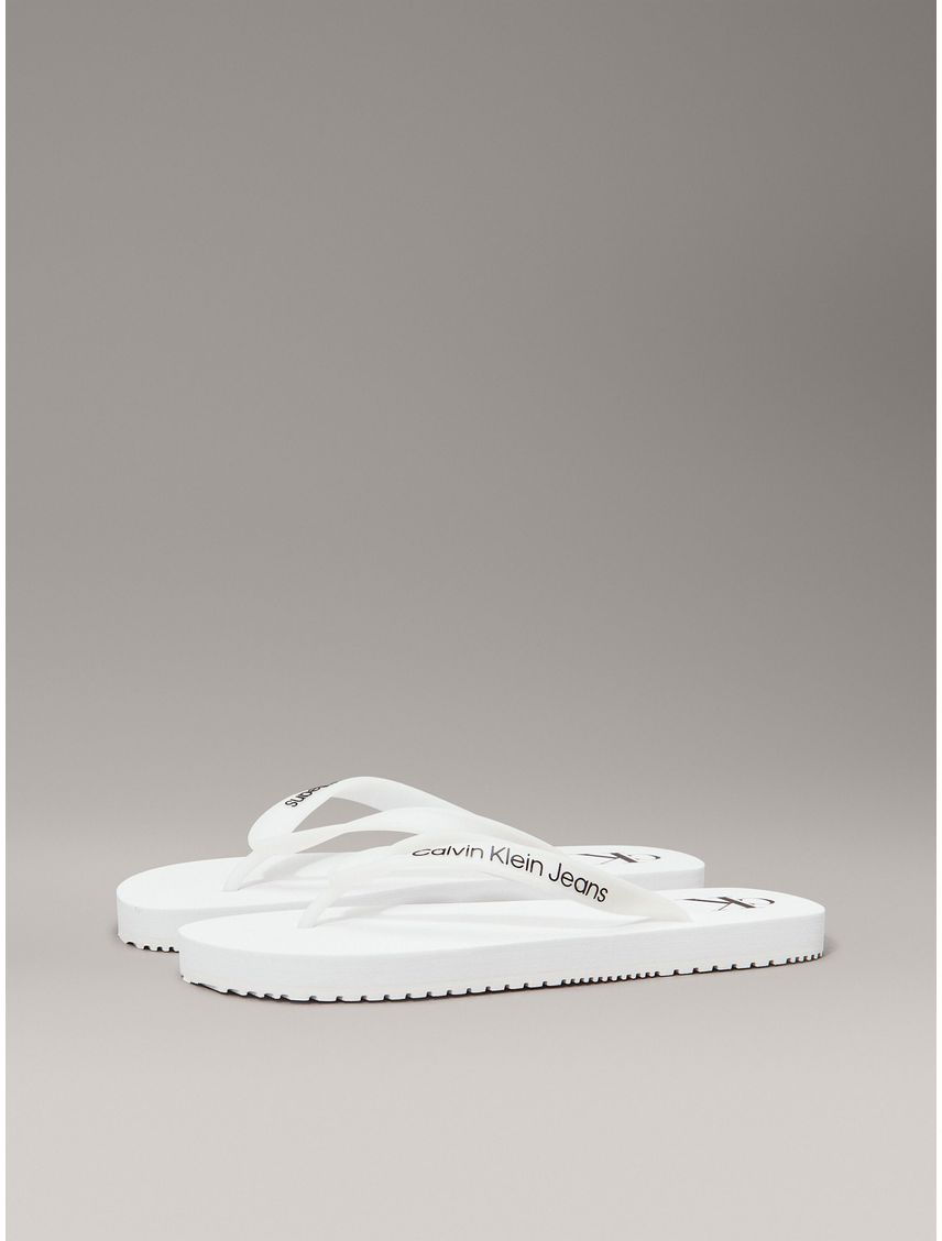 Ojotas con tiras transparentes