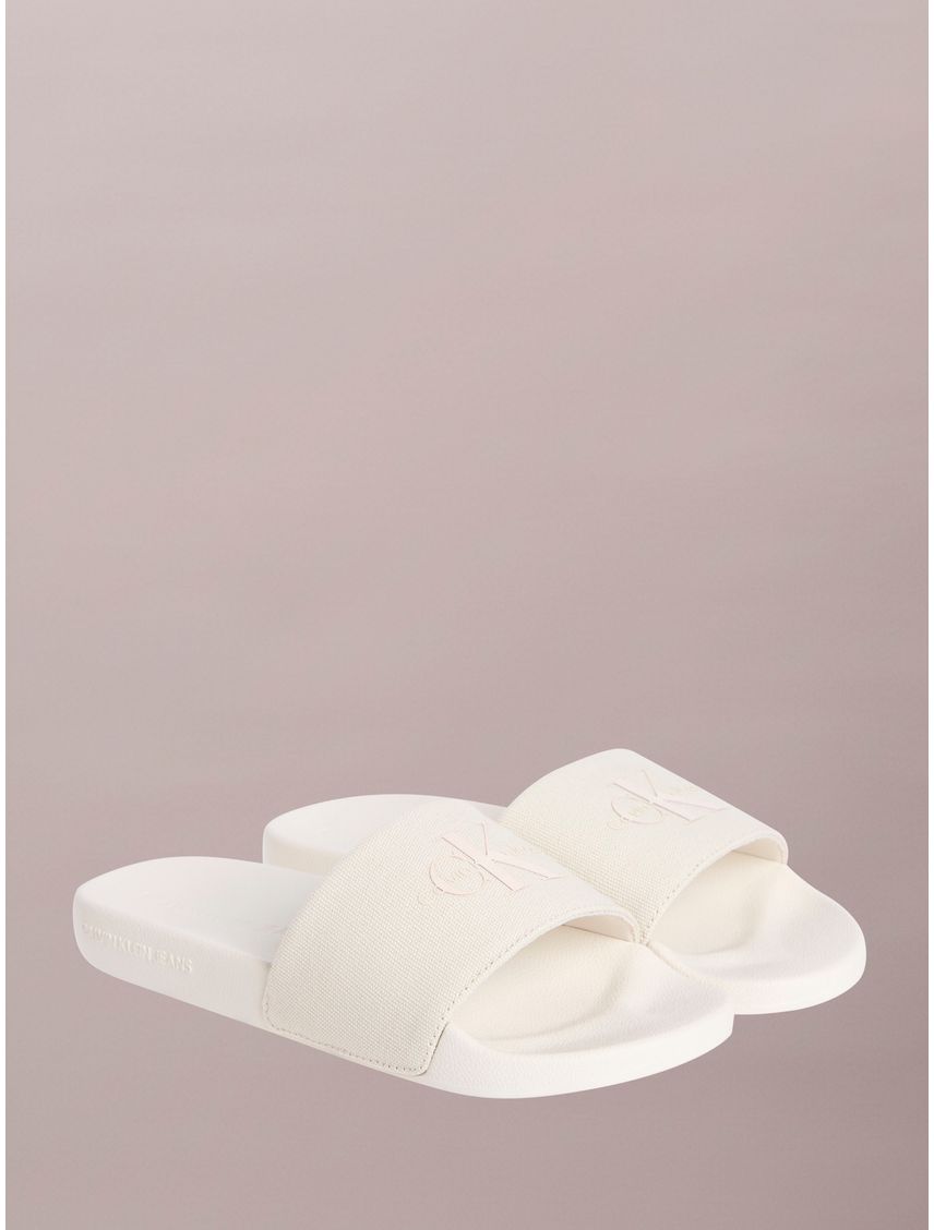 Ojotas de lona y logo engomado