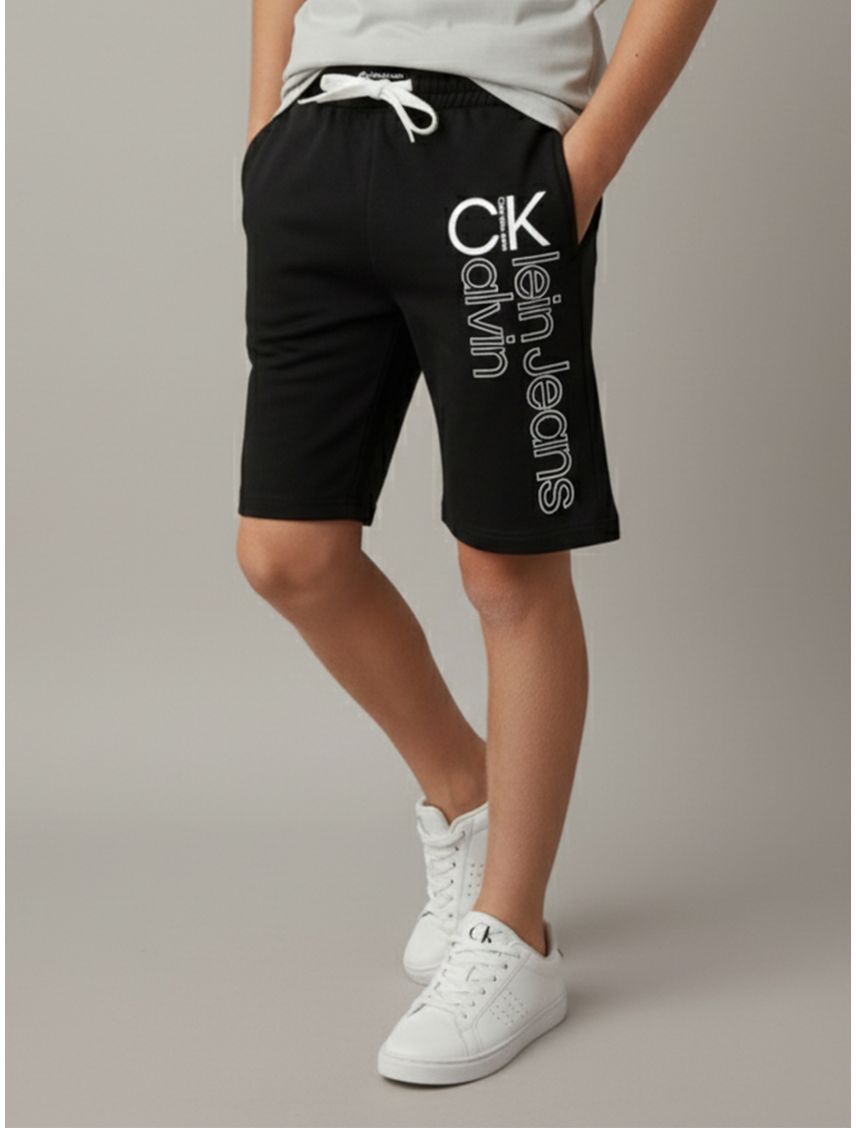 Short con logotipo vertical para niño