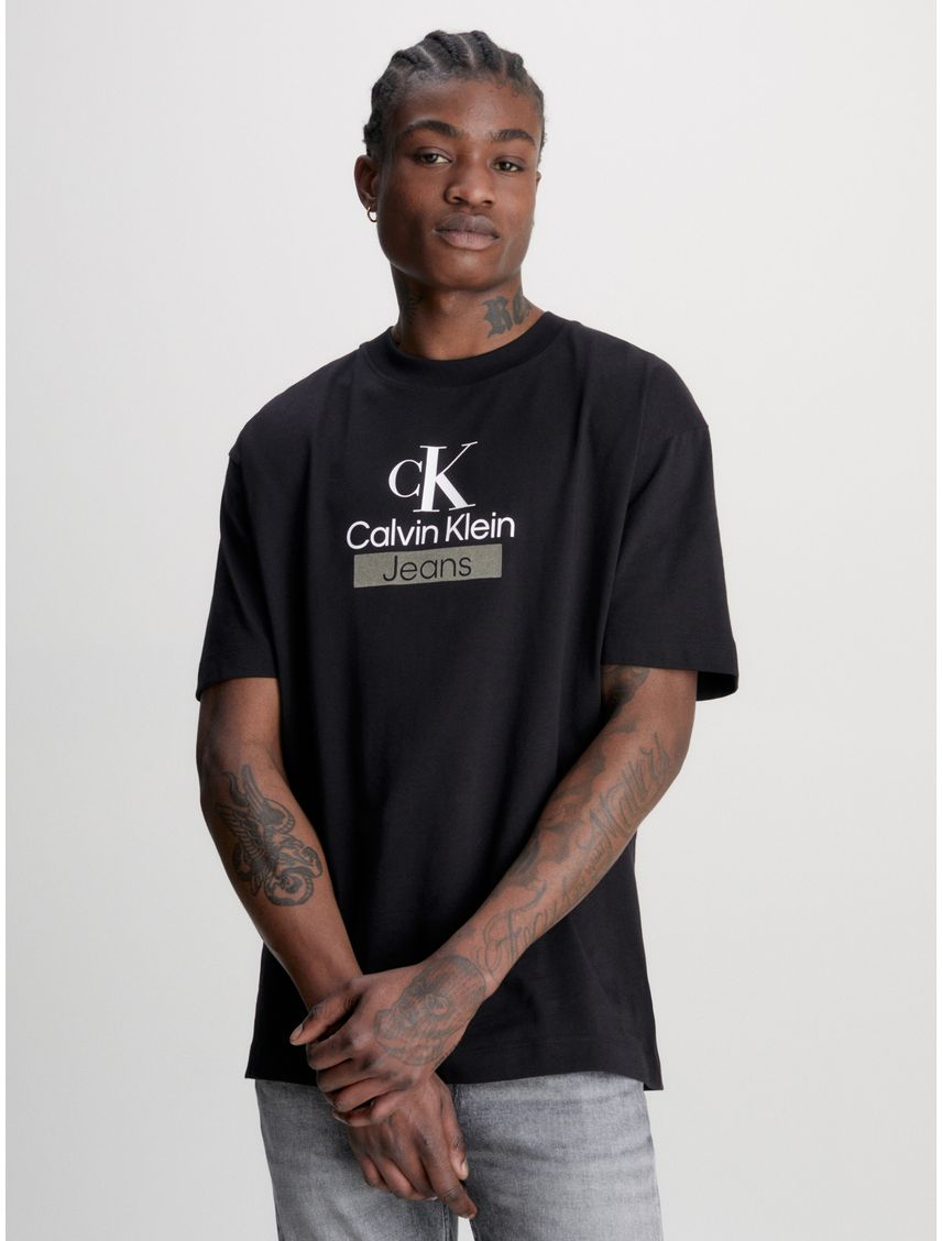 Remera relaxed con logotipo