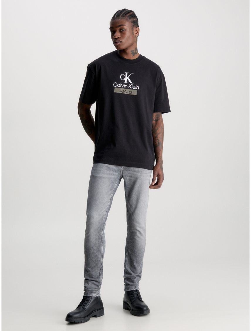 Remera relaxed con logotipo