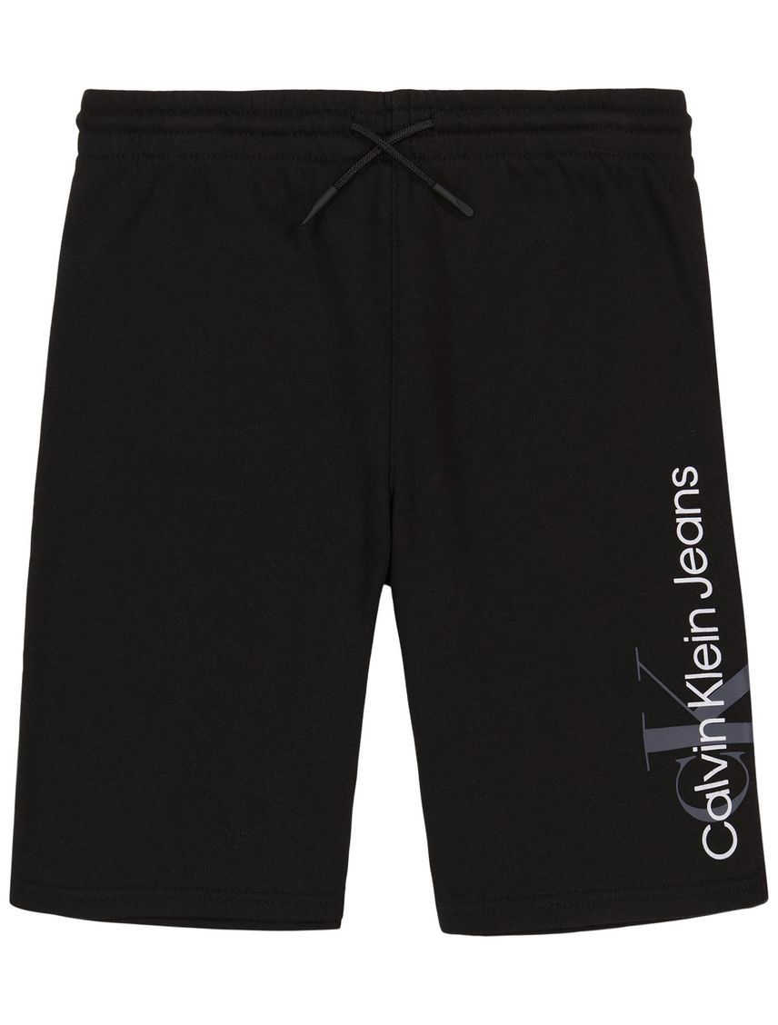 Short para niño con logo en vertical