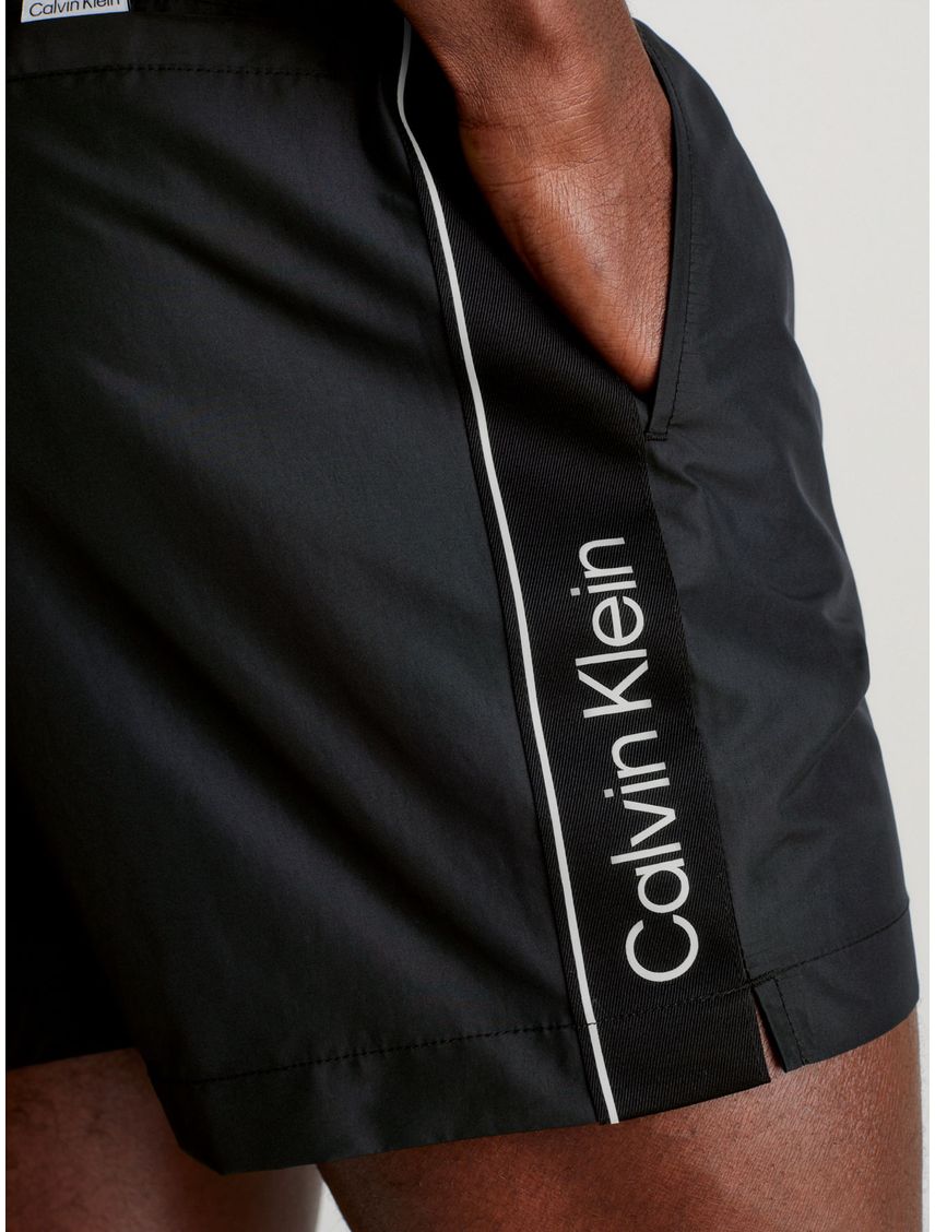 Traje de baño de largo medio con cordón