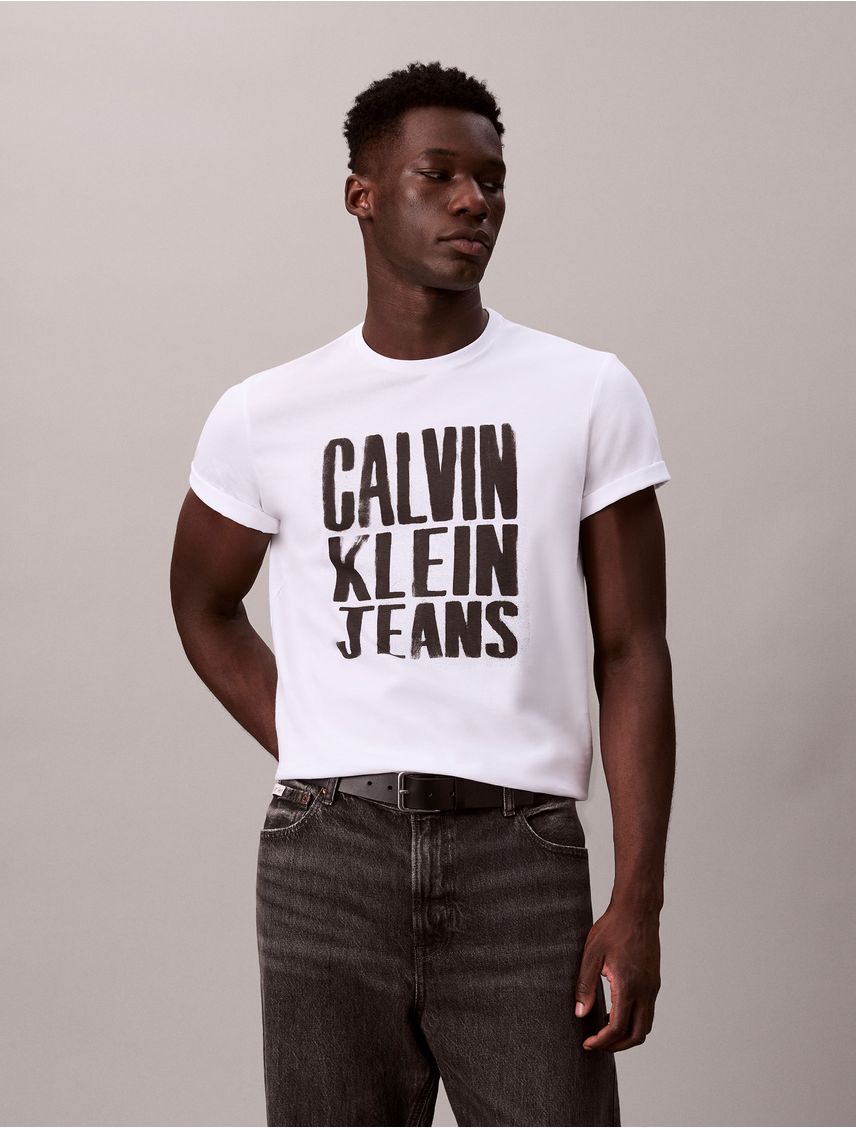 Remera stacked graphic crewnec