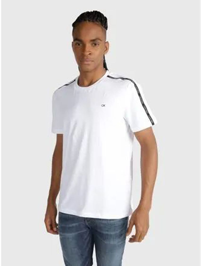 Remera con logo tape