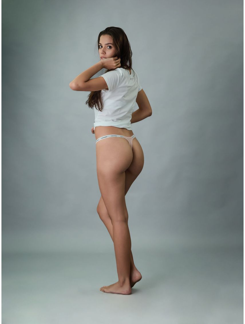 Colaless - Modern Logo