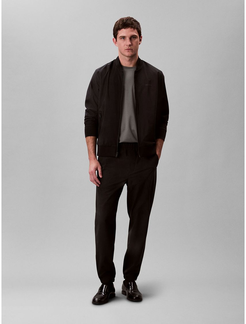 Pantalón slim tech pull on