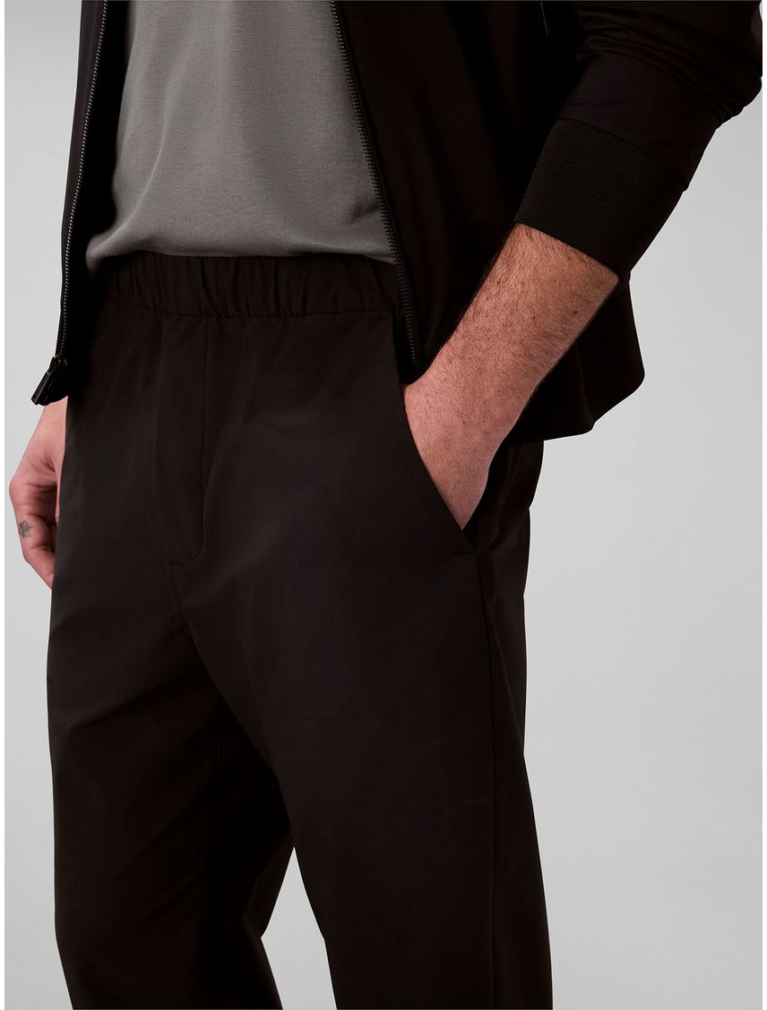 Pantalón slim tech pull on
