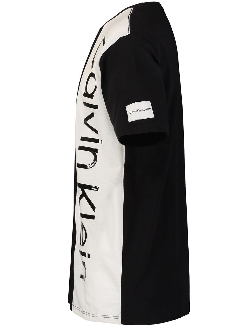 Remera con franja vertical en contraste